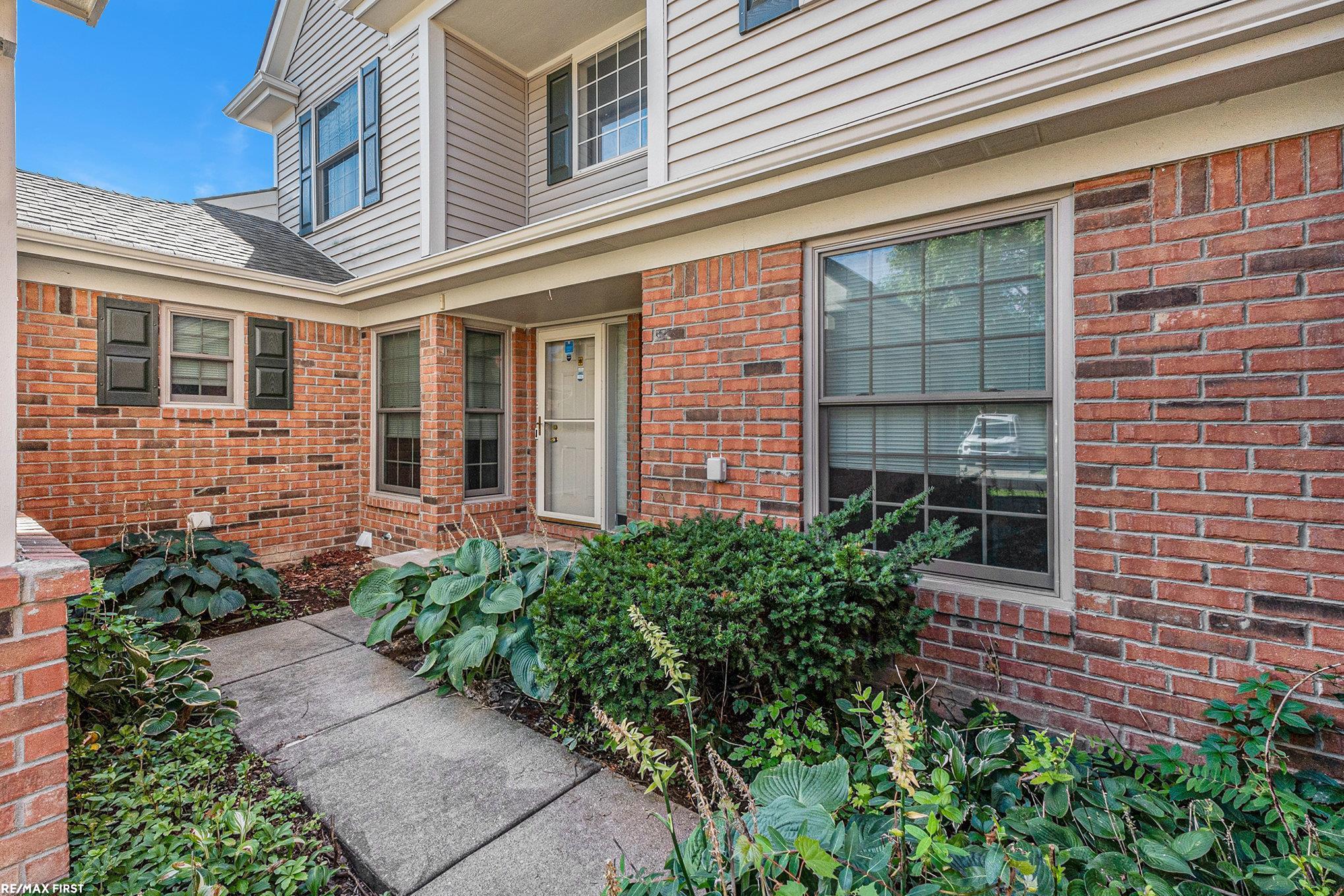 3715 Knightbridge Cir Circle