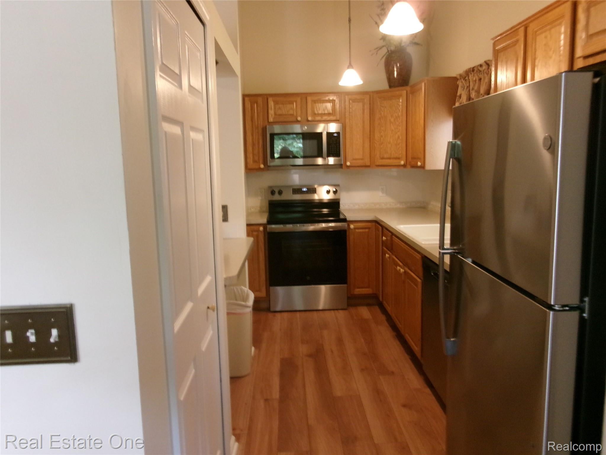 25111 Hamilton Court 6