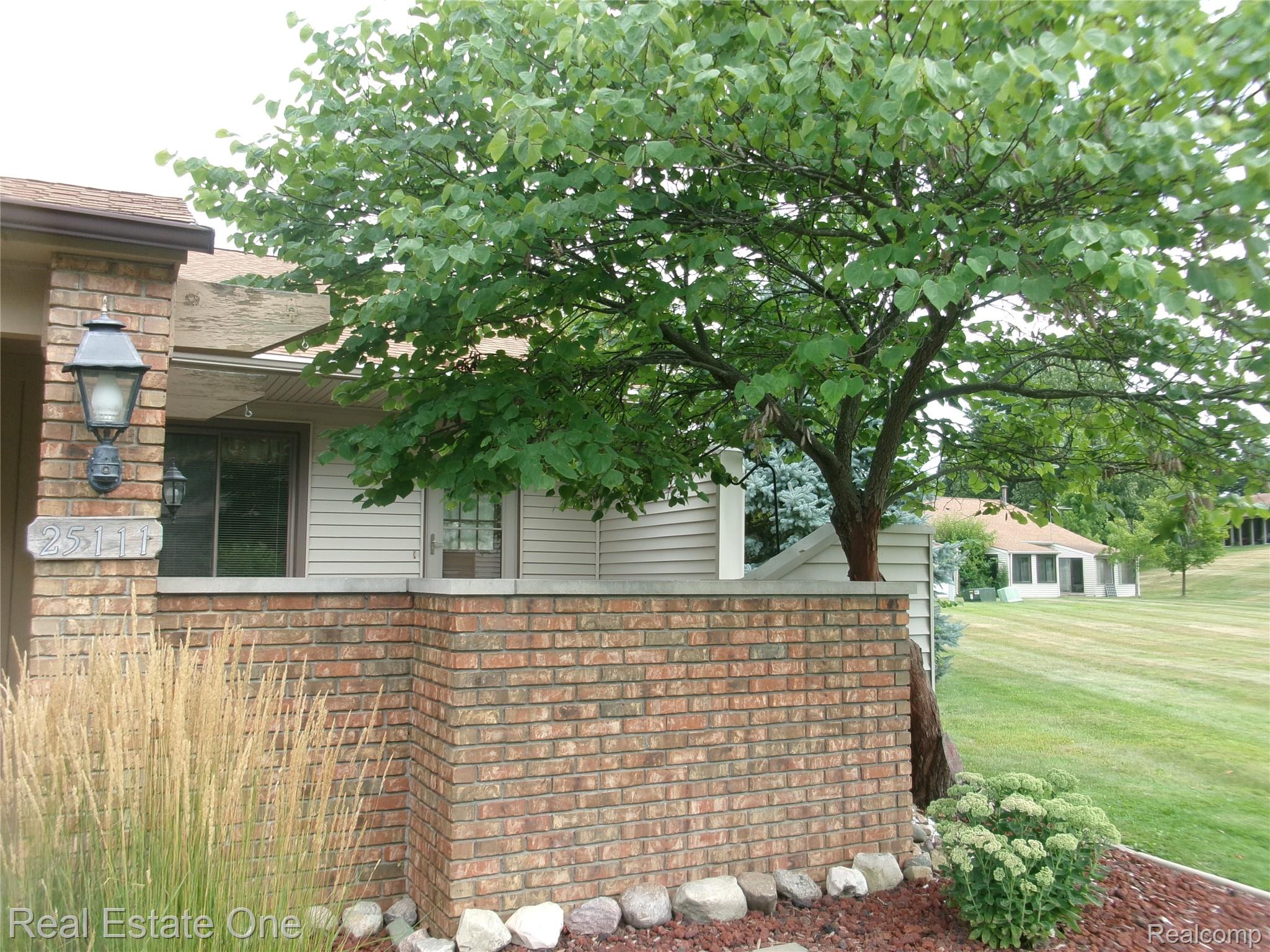 25111 Hamilton Court 6