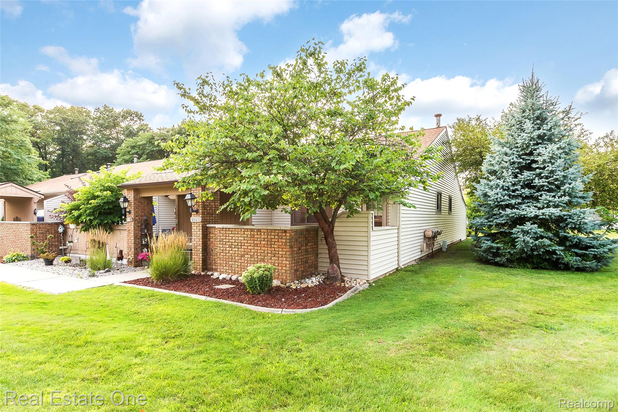 25111 Hamilton Court 6