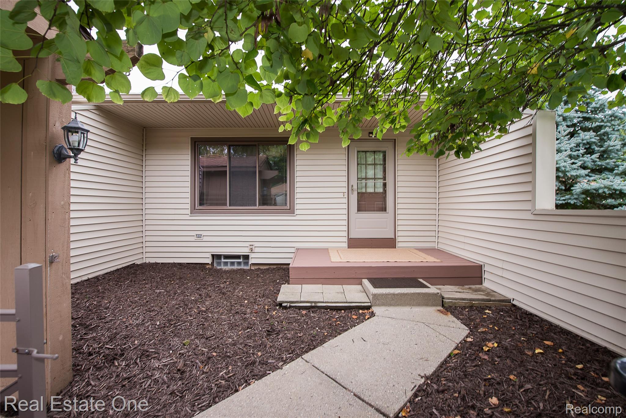 25111 Hamilton Court 6