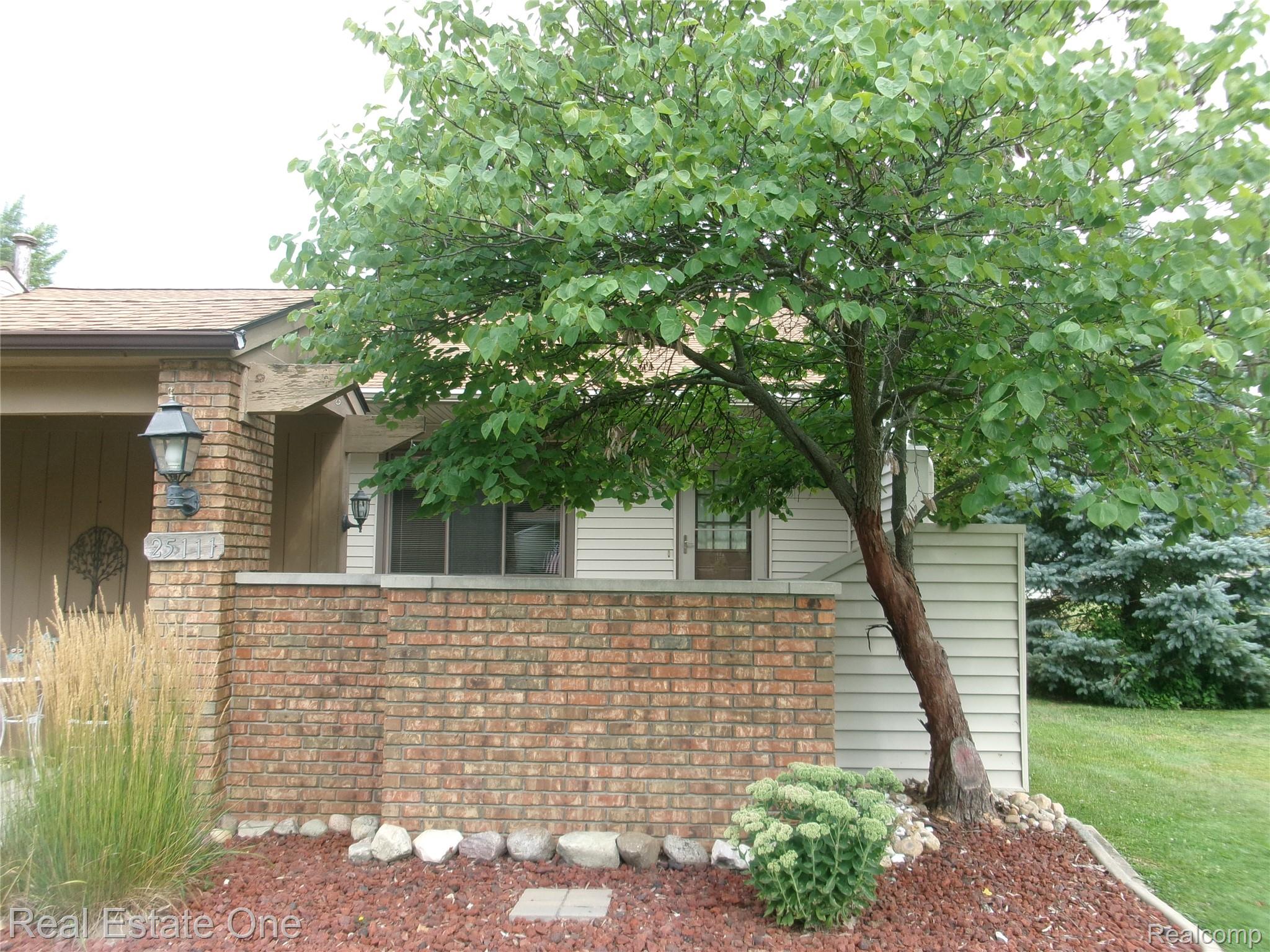 25111 Hamilton Court 6