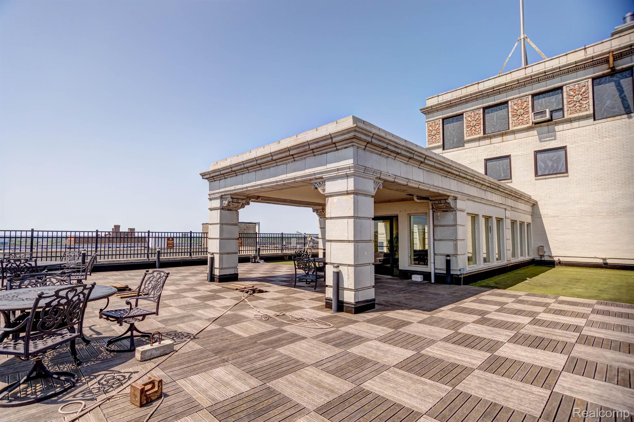 Detroit City, Michigan 48202, United States, 1 Bedroom Bedrooms, ,1 BathroomBathrooms,Residential,Active,150173