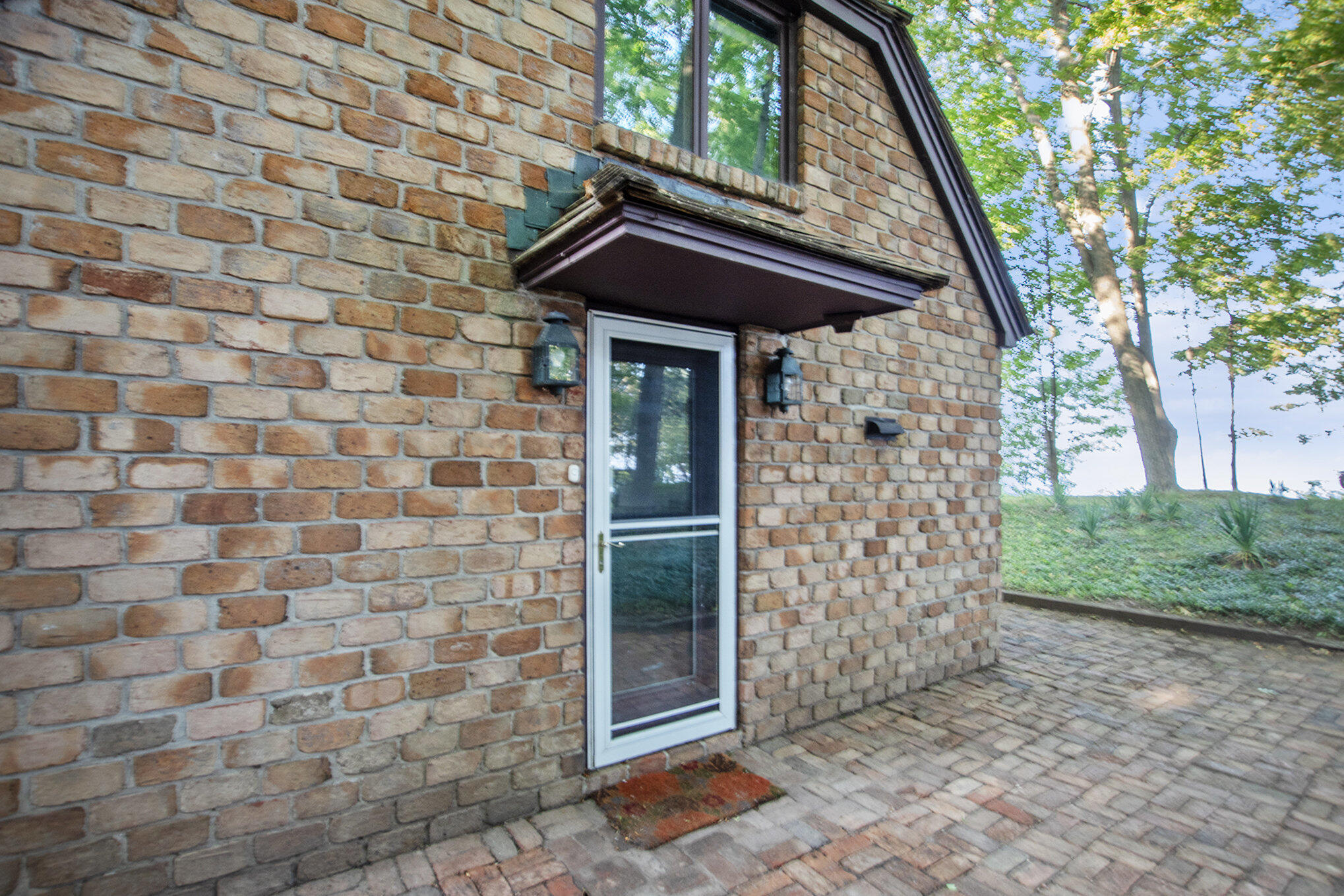 2580 Lakeshore Drive