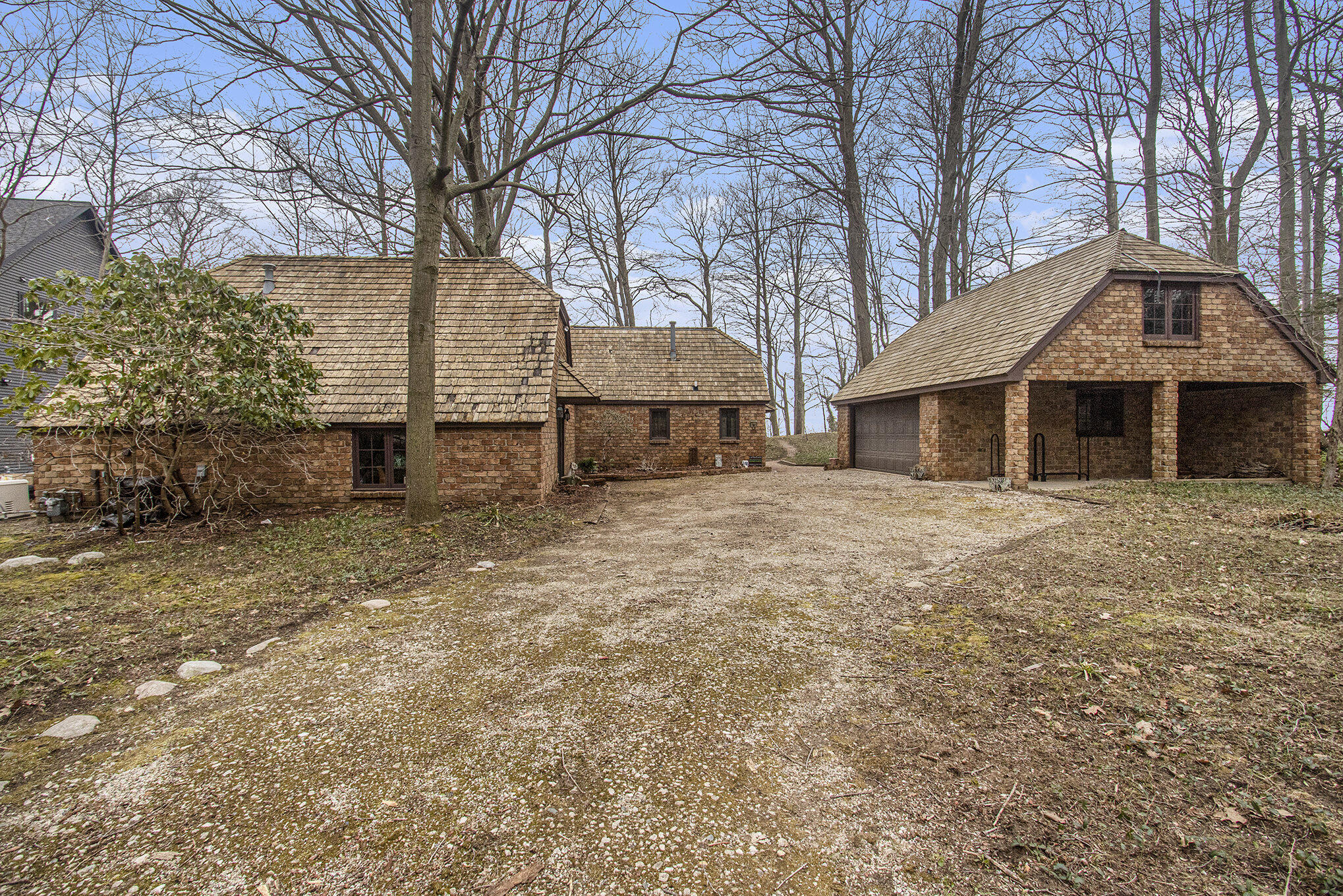 2580 Lakeshore Drive