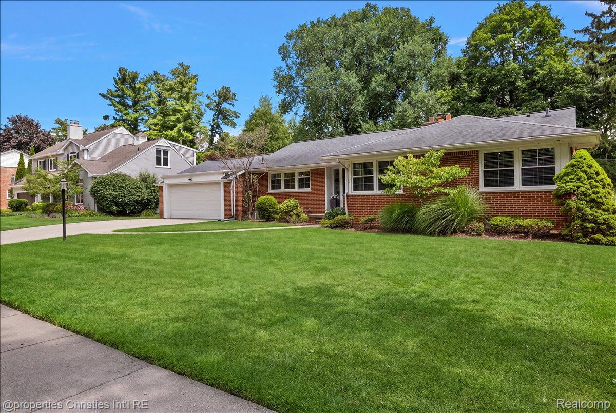 925 Westchester Way