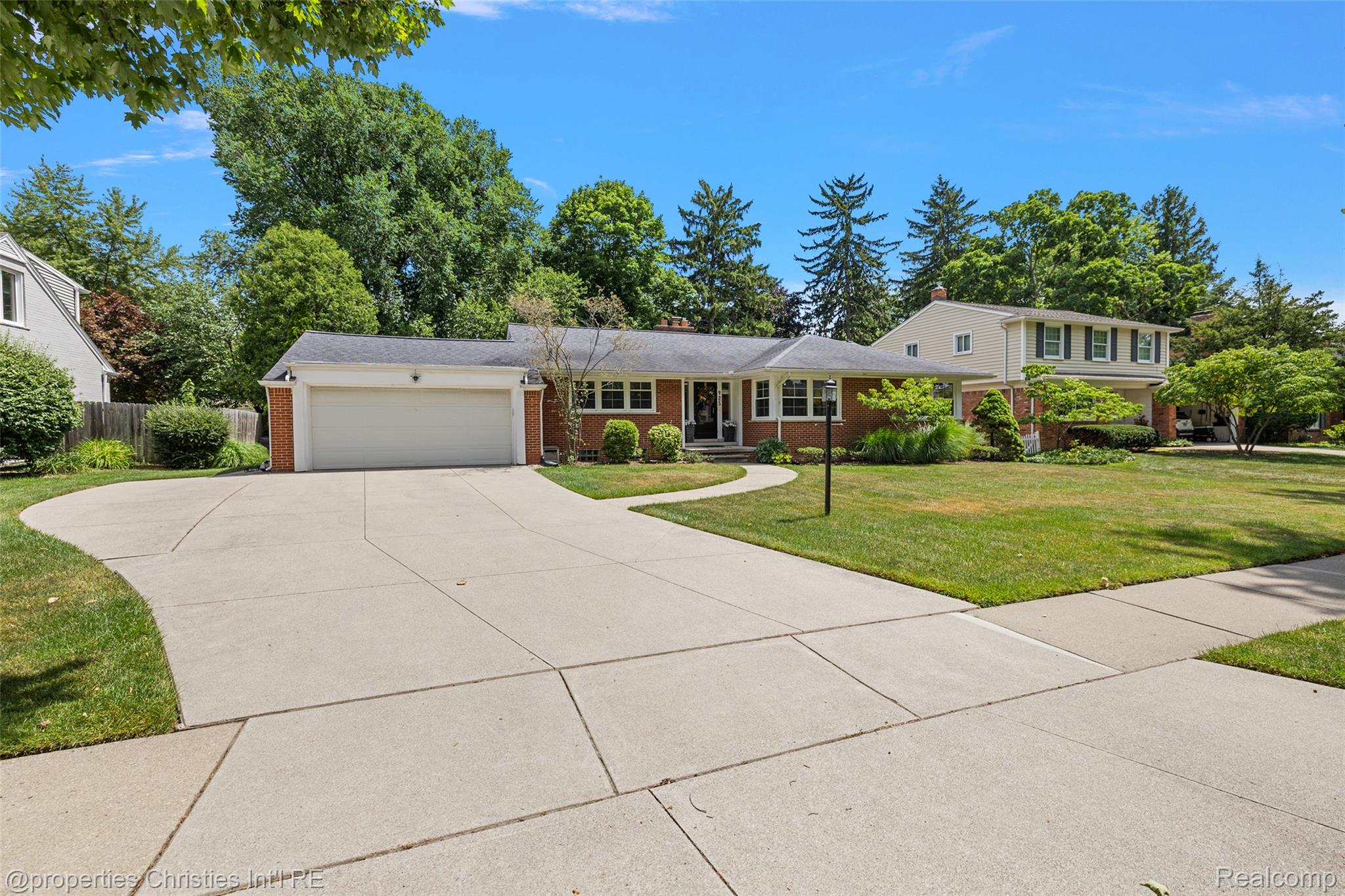 925 Westchester Way