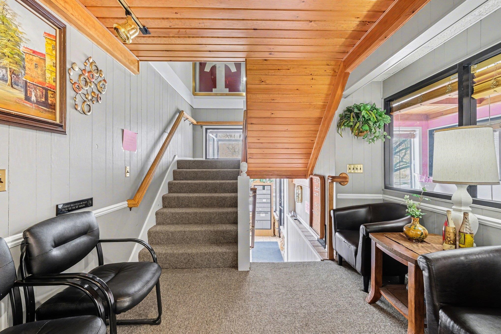 2442 E Maple #200 Avenue