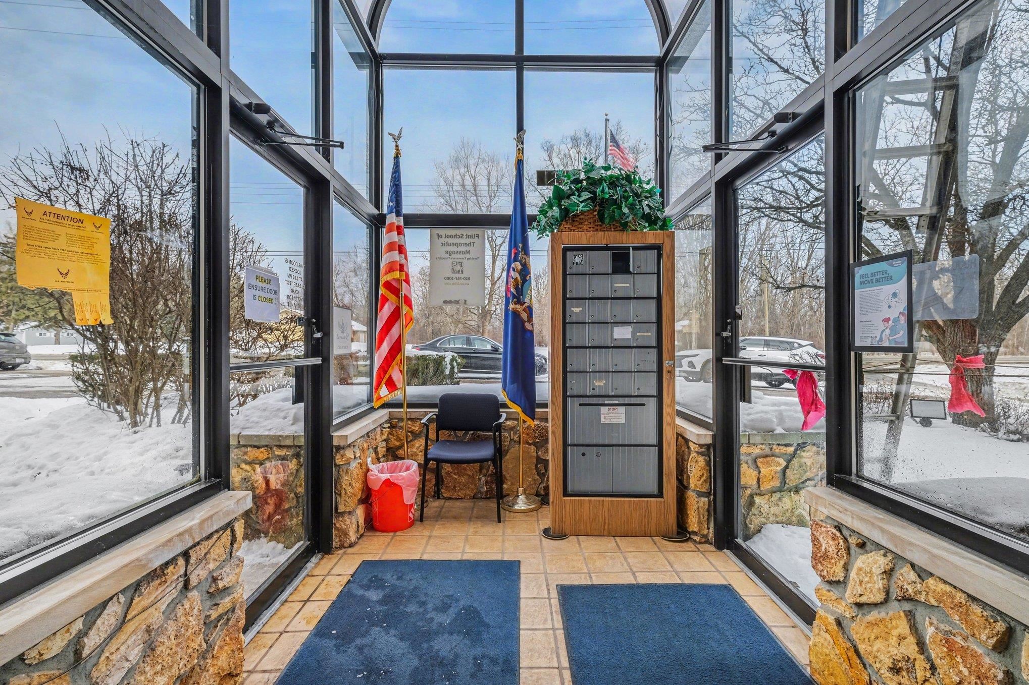 2442 E Maple #200 Avenue