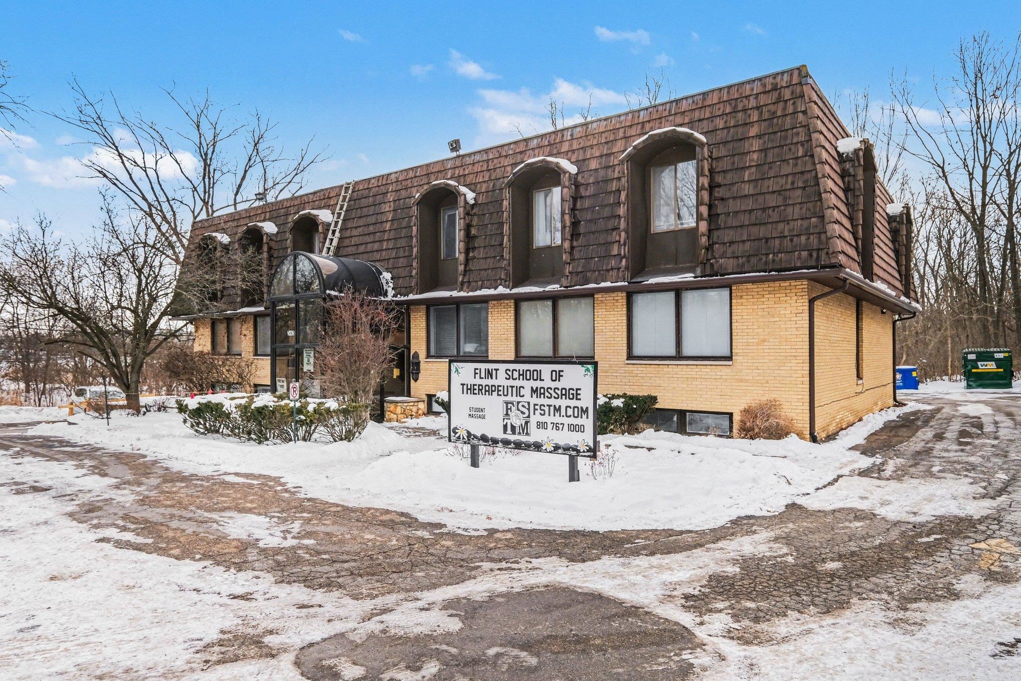 2442 E Maple #200 Avenue