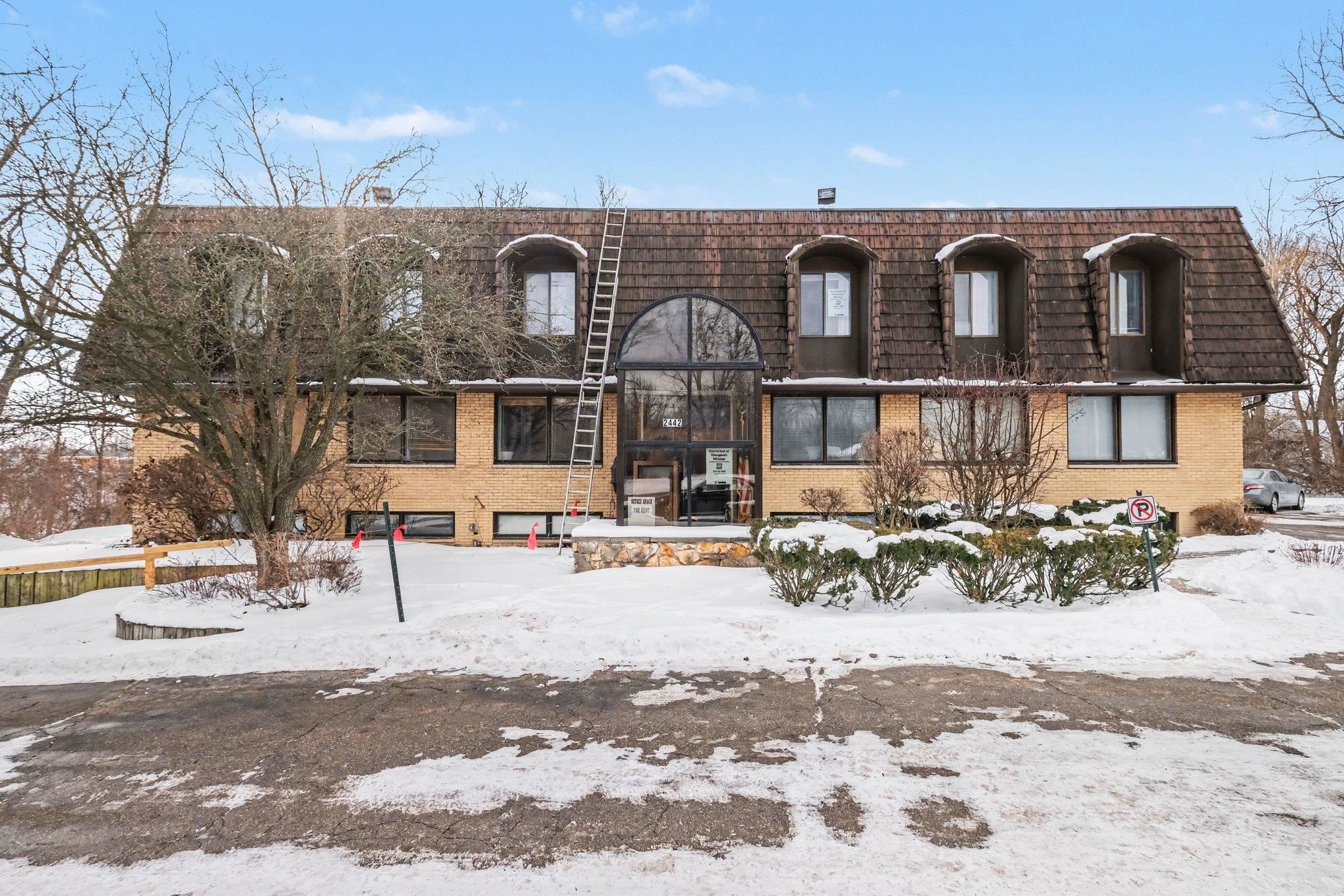 2442 E Maple #200 Avenue