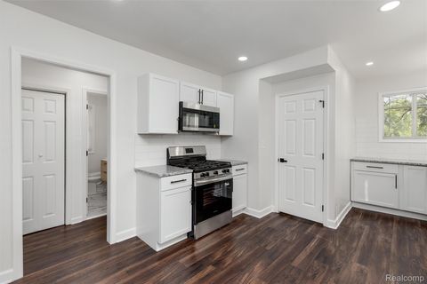 Tiny photo for 14895 Mapleridge Street, Detroit City, MI 48205 (MLS # 20251061001)