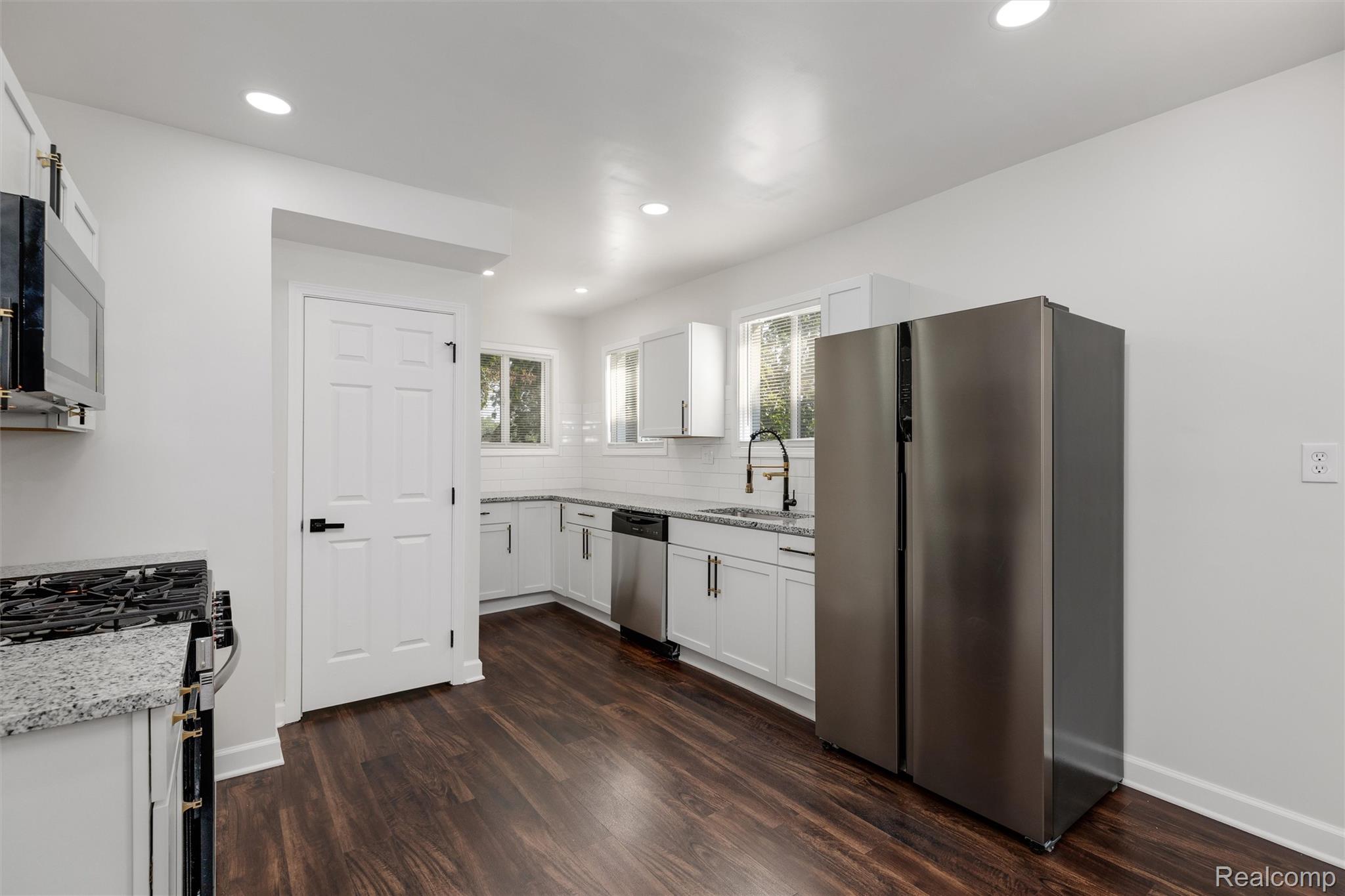 14895 Mapleridge Street