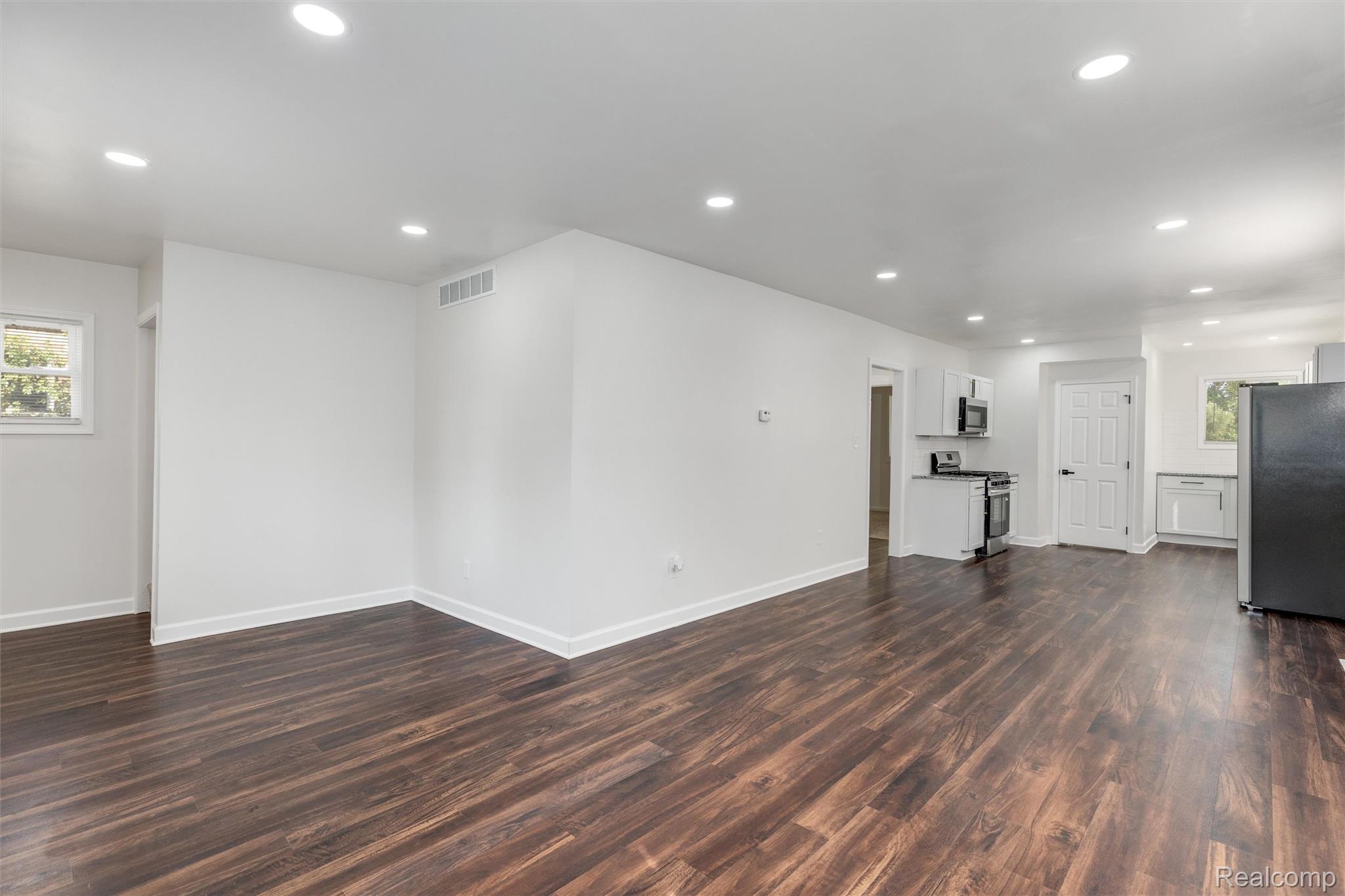 14895 Mapleridge Street