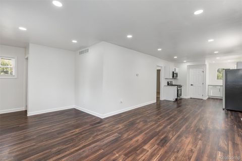 Tiny photo for 14895 Mapleridge Street, Detroit City, MI 48205 (MLS # 20251061001)