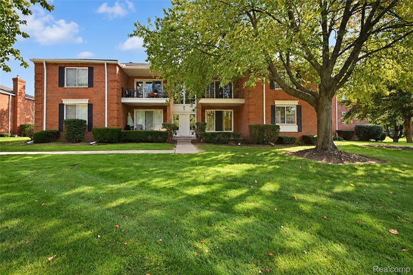 700 E FOX HILLS DR, BLOOMFIELD HILLS, MI 48304 - Image 79ff614d398bb54135ec62cec4f06e63/4170183224