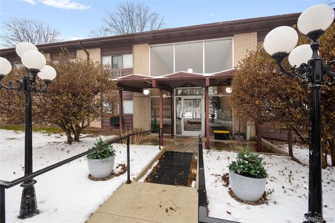 995 N Cass Lake Road 218 Waterford Charter Township MI 48328