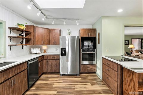 Tiny photo for 1660 Giddings Road, Pontiac City, MI 48340 (MLS # 20251060776)