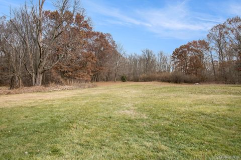 Tiny photo for 1660 Giddings Road, Pontiac City, MI 48340 (MLS # 20251060776)