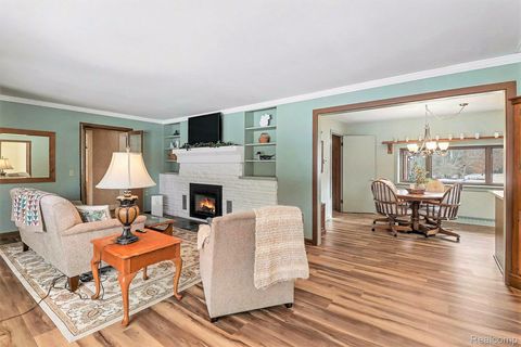 Tiny photo for 1660 Giddings Road, Pontiac City, MI 48340 (MLS # 20251060776)