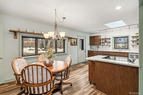 Tiny photo for 1660 Giddings Road, Pontiac City, MI 48340 (MLS # 20251060776)