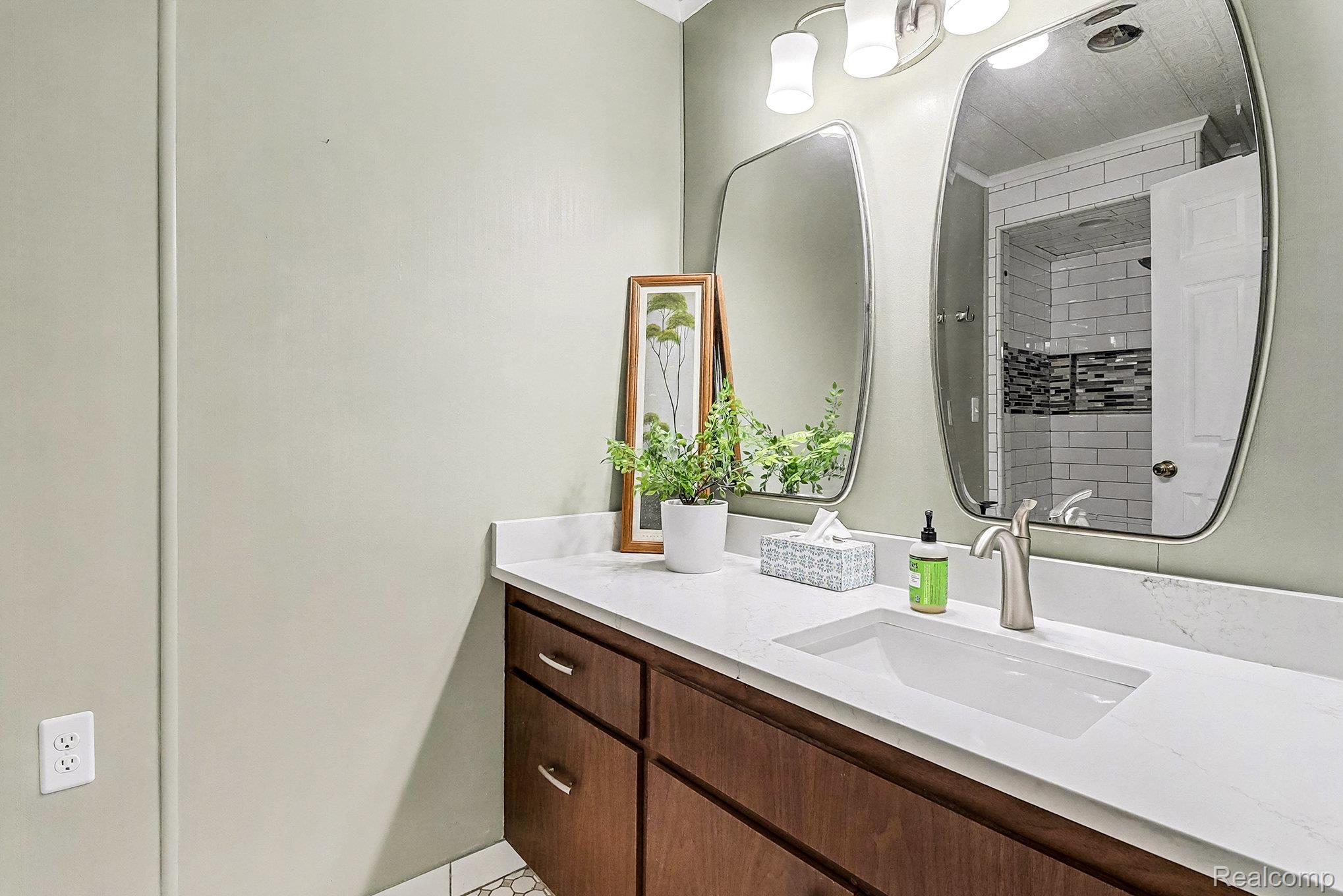 Pontiac, Michigan 48340, United States, 3 Bedrooms Bedrooms, ,2 BathroomsBathrooms,Residential,Active,257382