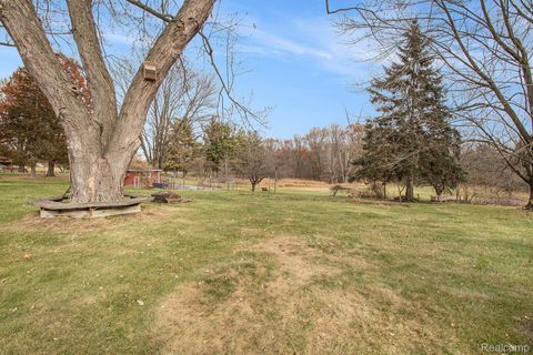 Tiny photo for 1660 Giddings Road, Pontiac City, MI 48340 (MLS # 20251060776)
