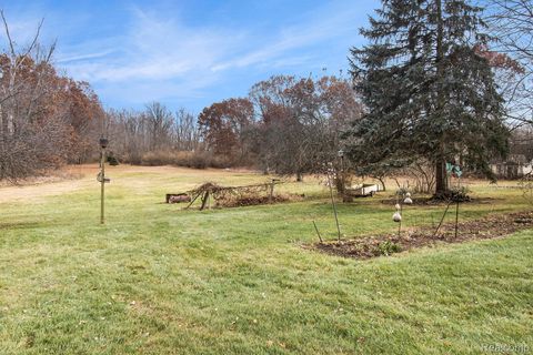 Tiny photo for 1660 Giddings Road, Pontiac City, MI 48340 (MLS # 20251060776)