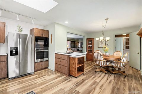 Tiny photo for 1660 Giddings Road, Pontiac City, MI 48340 (MLS # 20251060776)