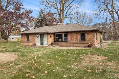 Tiny photo for 1660 Giddings Road, Pontiac City, MI 48340 (MLS # 20251060776)