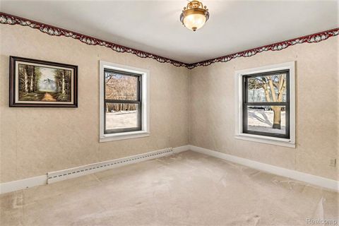 Tiny photo for 1660 Giddings Road, Pontiac City, MI 48340 (MLS # 20251060776)