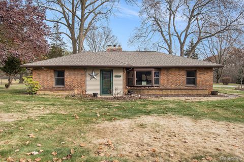 Tiny photo for 1660 Giddings Road, Pontiac City, MI 48340 (MLS # 20251060776)
