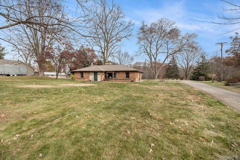 Tiny photo for 1660 Giddings Road, Pontiac City, MI 48340 (MLS # 20251060776)
