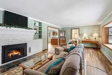 Tiny photo for 1660 Giddings Road, Pontiac City, MI 48340 (MLS # 20251060776)