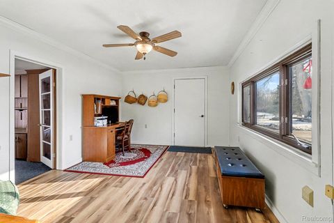 Tiny photo for 1660 Giddings Road, Pontiac City, MI 48340 (MLS # 20251060776)