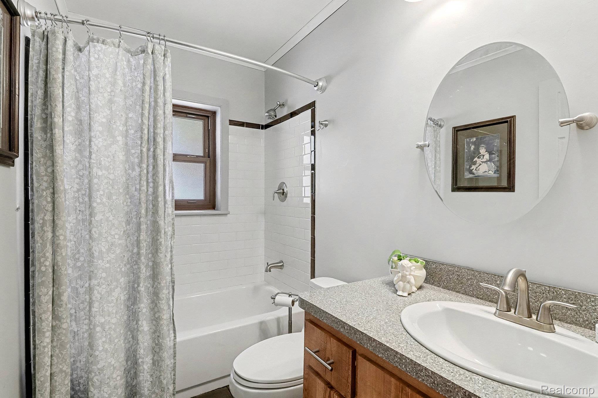 Pontiac, Michigan 48340, United States, 3 Bedrooms Bedrooms, ,2 BathroomsBathrooms,Residential,Active,257382