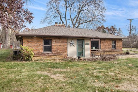 Tiny photo for 1660 Giddings Road, Pontiac City, MI 48340 (MLS # 20251060776)
