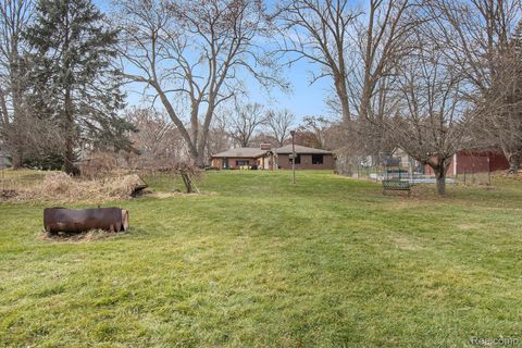 Tiny photo for 1660 Giddings Road, Pontiac City, MI 48340 (MLS # 20251060776)