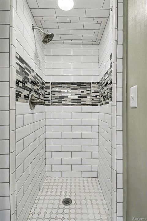 Tiny photo for 1660 Giddings Road, Pontiac City, MI 48340 (MLS # 20251060776)