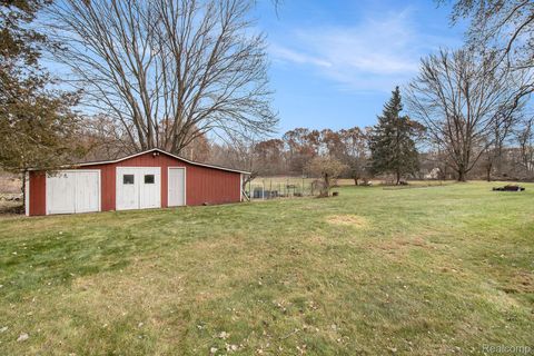 Tiny photo for 1660 Giddings Road, Pontiac City, MI 48340 (MLS # 20251060776)