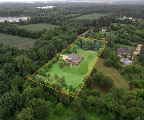 575 E Maple Road Milford Charter Township MI 48381