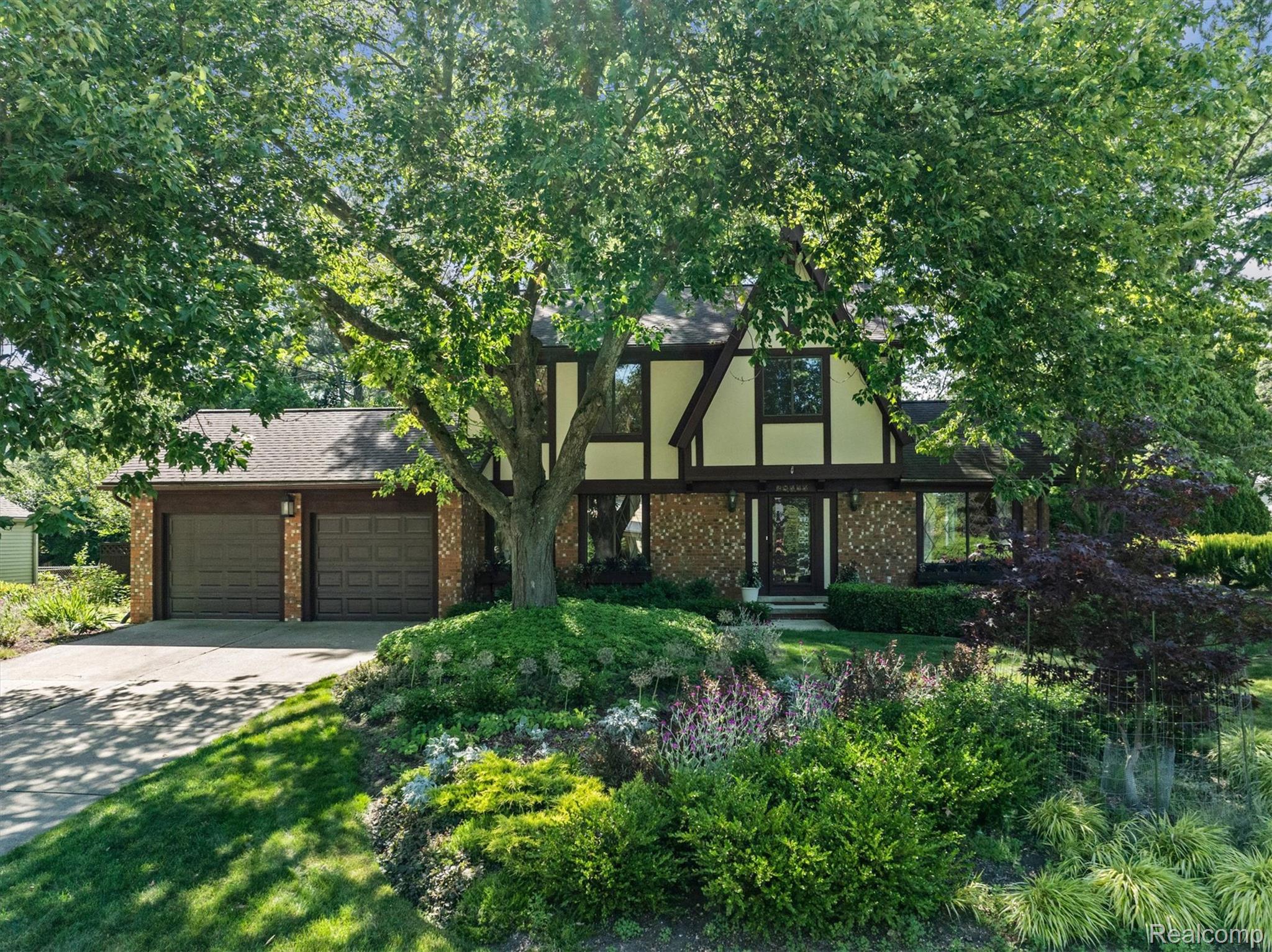 28555 Balmoral Way