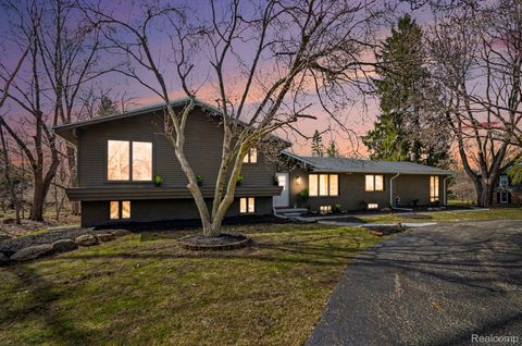 7250 Cedarcroft Lane West Bloomfield Charter Township MI 48322