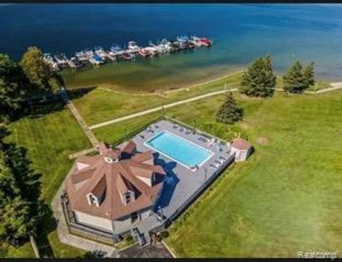 3414 LOON LAKE Waterford Charter Township MI 48329