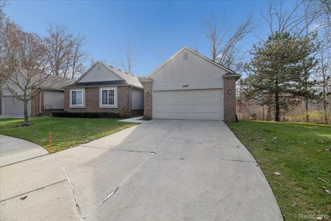 2607 S Moonglow Court 35 Hartland Township MI 48353