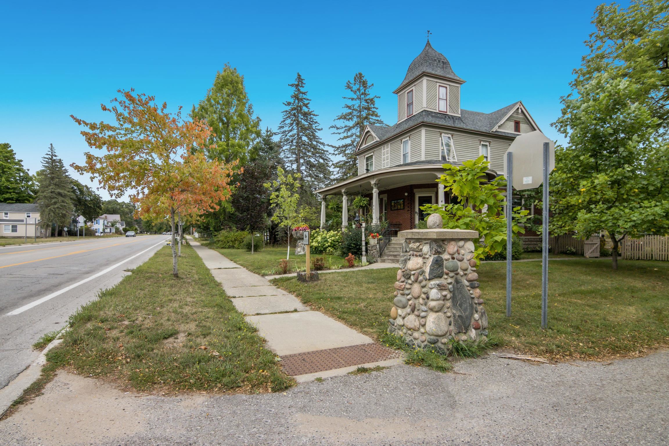 402 E Cayuga Street