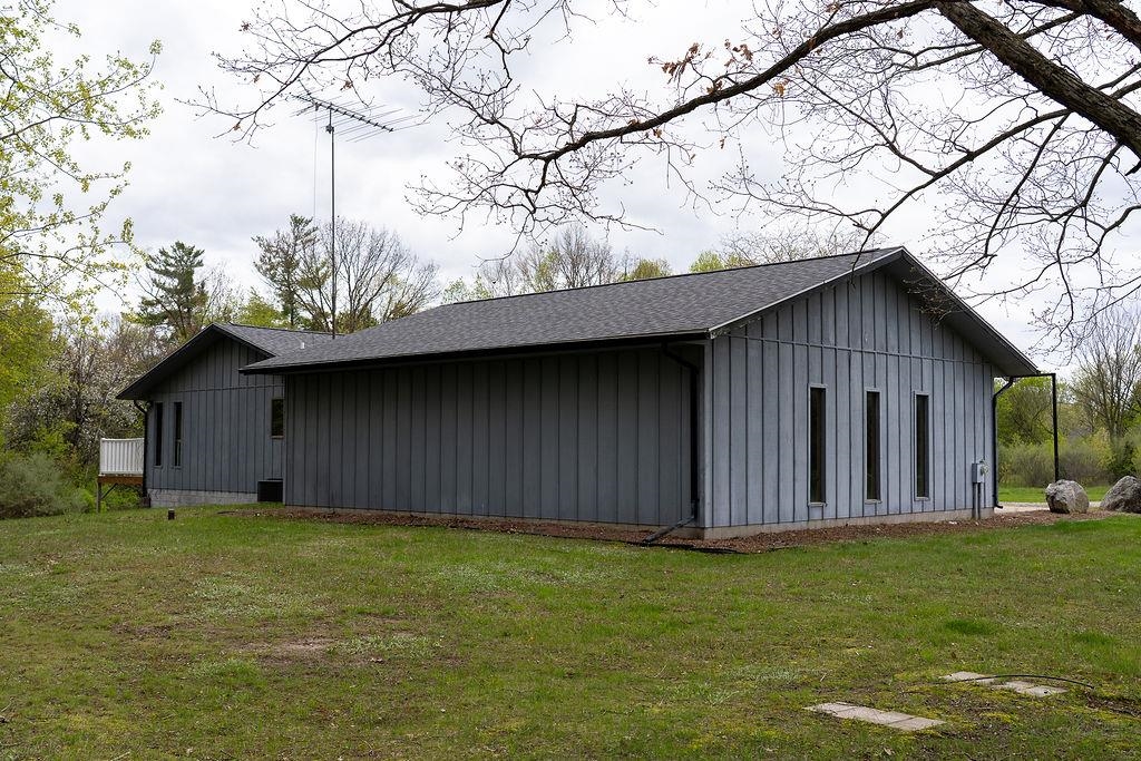 3290 E River