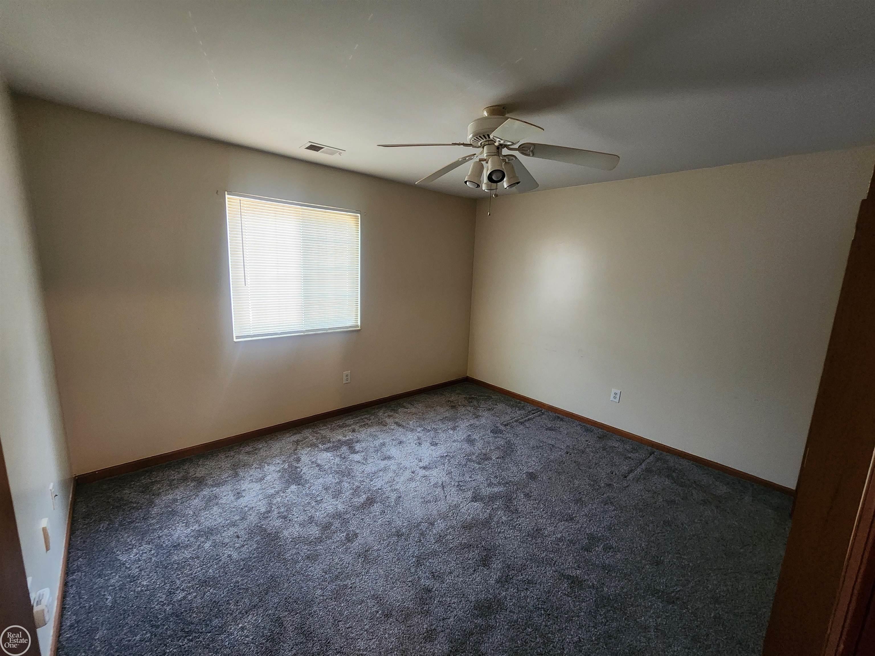 30522 Oakridge Manor Drive