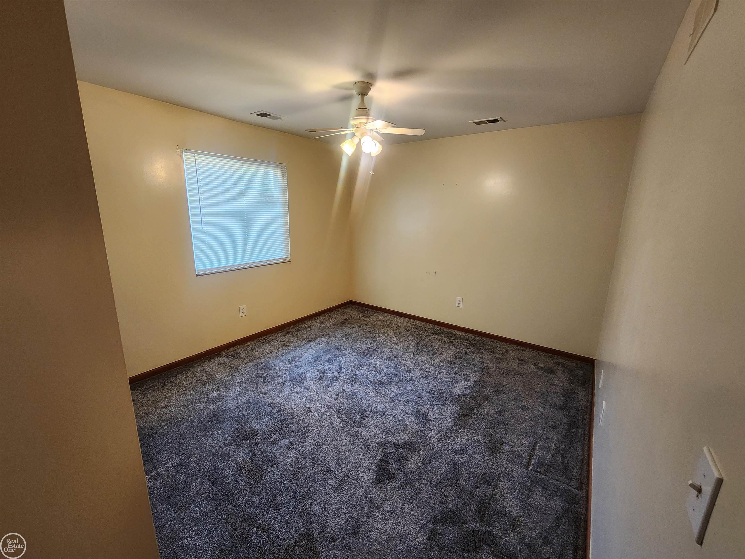 30522 Oakridge Manor Drive