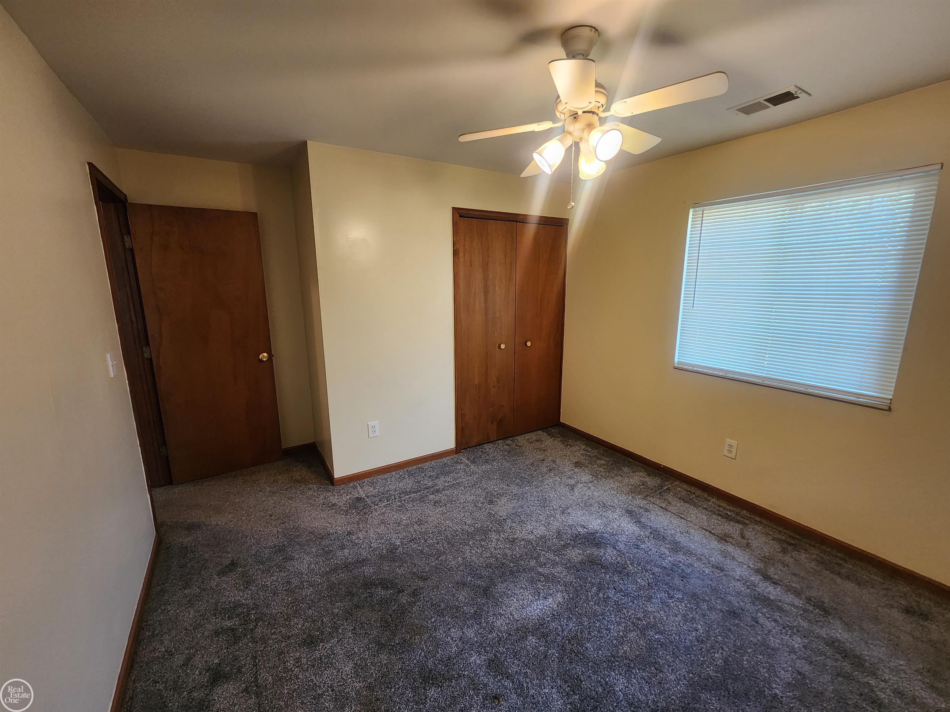 30522 Oakridge Manor Drive